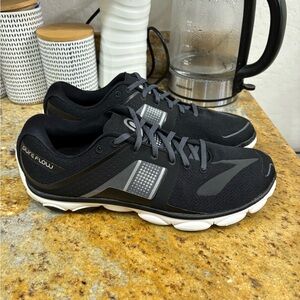 Brooks pure flow size 12